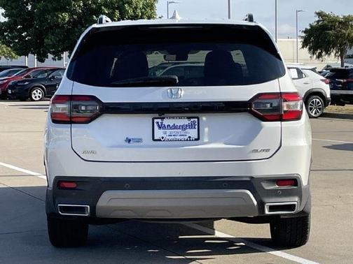 Platinum White Pearl 2023 Honda Pilot AWD Elite