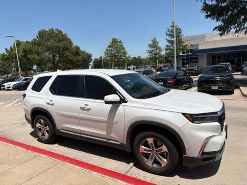 Platinum White Pearl 2023 Honda Pilot 2WD EX-L 7 Passenger