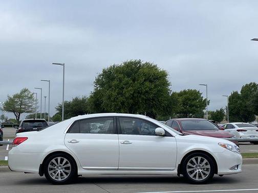 Blizzard Pearl 2011 Toyota Avalon Limited