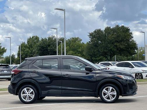 Super Black 2023 Nissan Kicks S