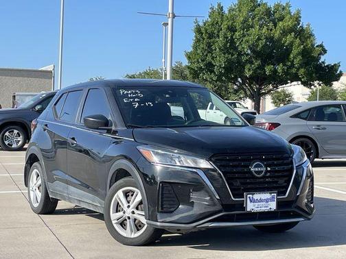 Super Black 2023 Nissan Kicks S