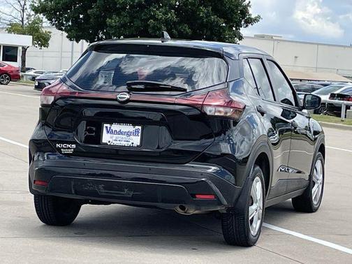 Super Black 2023 Nissan Kicks S