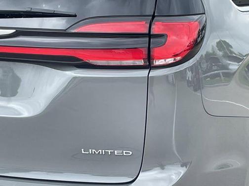 Ceramic Gray Clearcoat 2023 Chrysler Pacifica Limited