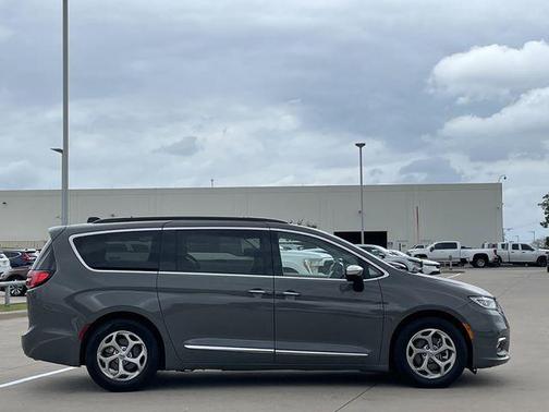 Ceramic Gray Clearcoat 2023 Chrysler Pacifica Limited
