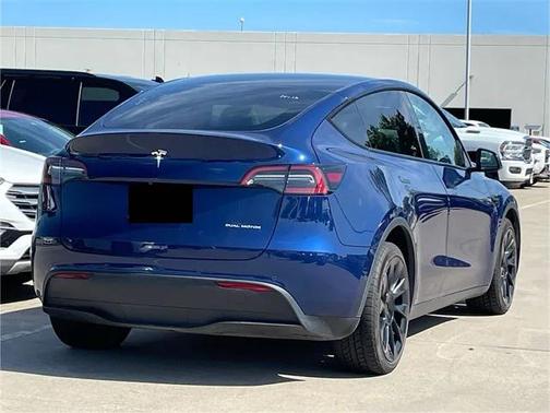 2022 Tesla Model Y Long Range Dual Motor All-Wheel Drive