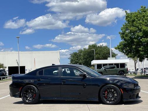 Pitch Black 2022 Dodge Charger R/T Scat Pack