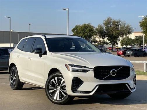 2024 Volvo XC60 B5 Core Dark Theme