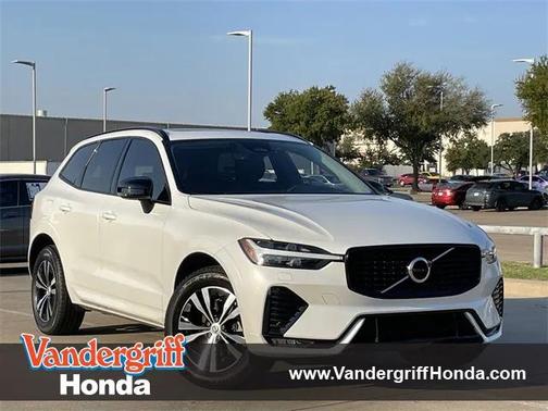 2024 Volvo XC60 B5 Core Dark Theme
