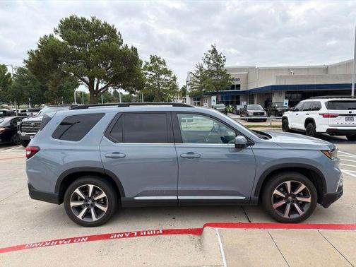 Gray 2025 Honda Pilot Elite