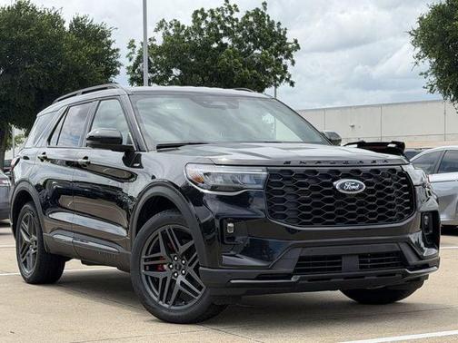 Agate Black 2025 Ford Explorer ST-Line