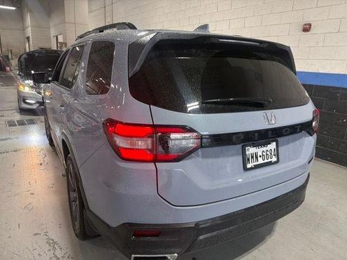 Sonic Gray Pearl 2025 Honda Pilot Sport
