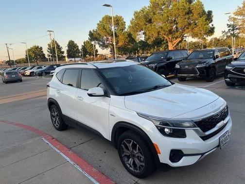 2022 Kia Seltos EX