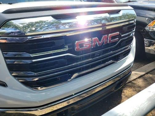 Summit White 2022 GMC Sierra 1500 SLT