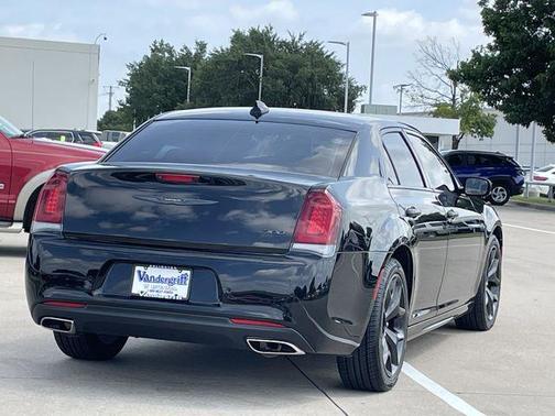 Gloss Black 2022 Chrysler 300 Touring