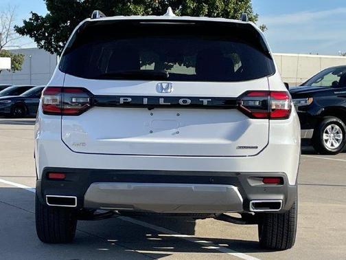 Platinum White Pearl 2026 Honda Pilot Touring 8-Passenger
