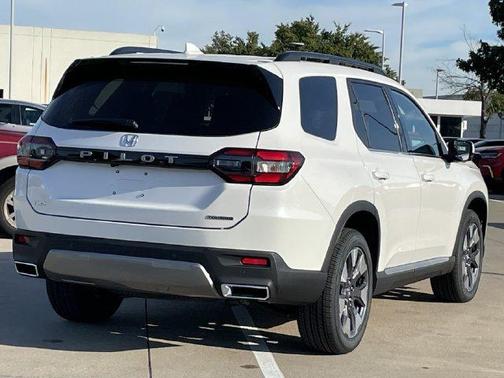 Platinum White Pearl 2026 Honda Pilot Touring 8-Passenger