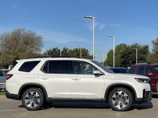 Platinum White Pearl 2026 Honda Pilot Touring 8-Passenger