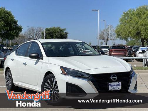 Glacier White 2025 Nissan Altima 2.5 SV
