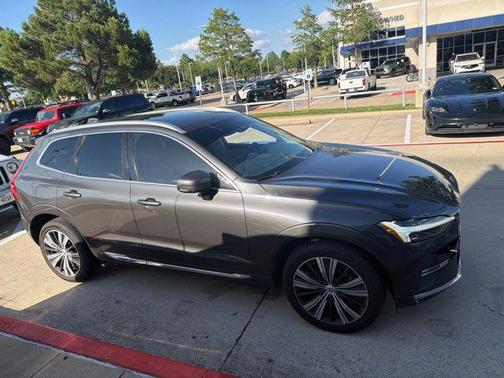 Platinum Grey Metallic 2022 Volvo XC60 B5 Inscription