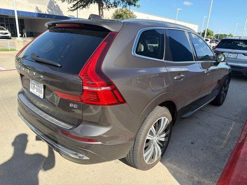 Platinum Grey Metallic 2022 Volvo XC60 B5 Inscription