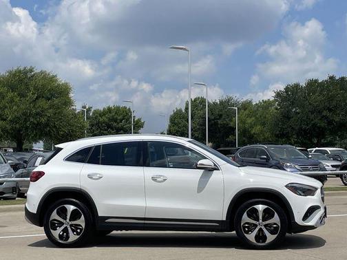 Polar White 2025 Mercedes-Benz GLA 250 4MATIC