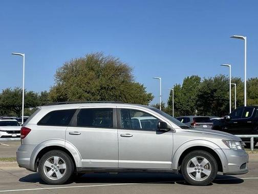 Bright Silver Metallic Clearcoat 2013 Dodge Journey SE