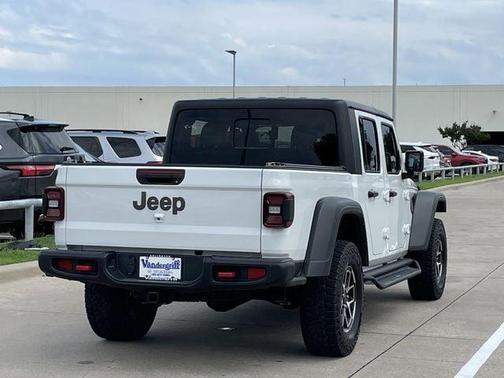 Bright White Clearcoat 2024 Jeep Gladiator Rubicon