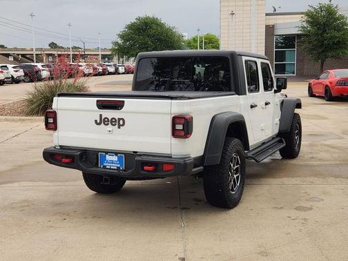 Bright White Clearcoat 2024 Jeep Gladiator Rubicon