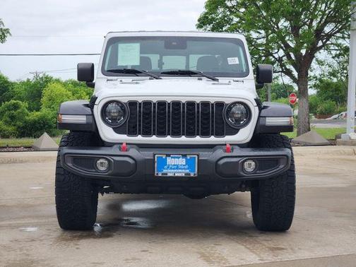 Bright White Clearcoat 2024 Jeep Gladiator Rubicon