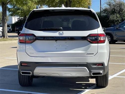 2025 Honda Pilot Touring 8-Passenger