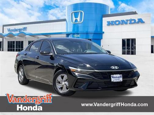 2025 Hyundai ELANTRA SE