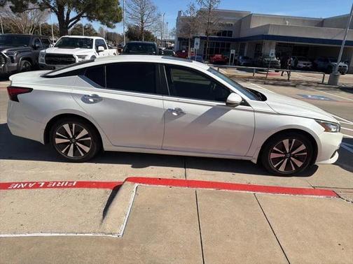 2021 Nissan Altima 2.5 SV