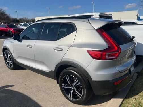 2024 Volvo XC40 B5 Core