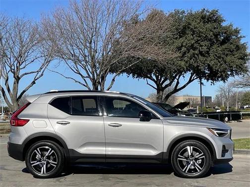 2024 Volvo XC40 B5 Core