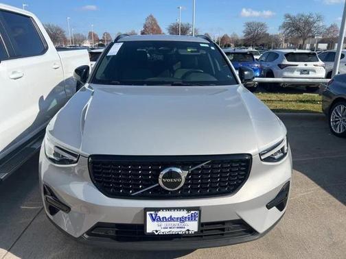2024 Volvo XC40 B5 Core