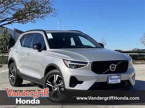2024 Volvo XC40 B5 Core