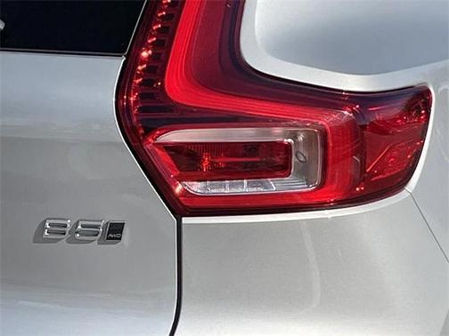 2024 Volvo XC40 B5 Core