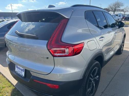 2024 Volvo XC40 B5 Core