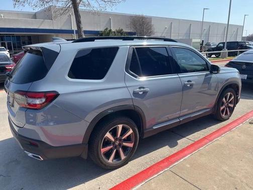 2025 Honda Pilot Touring 8-Passenger