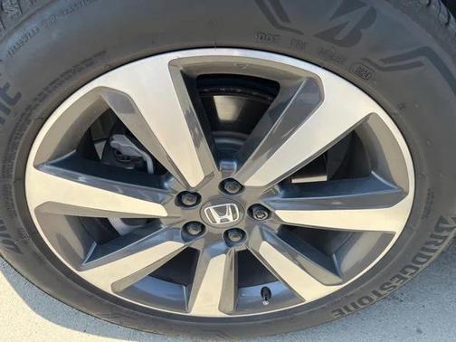 2025 Honda Pilot Touring 8-Passenger