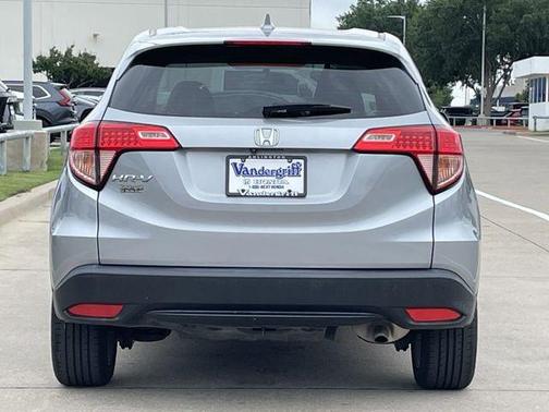 Lunar Silver 2017 Honda HR-V LX