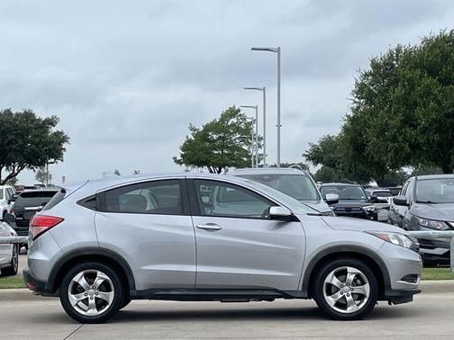 Lunar Silver 2017 Honda HR-V LX