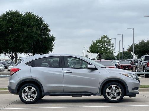 Lunar Silver 2017 Honda HR-V LX