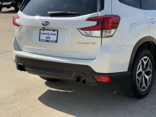Crystal White Pearl 2024 Subaru Forester Premium