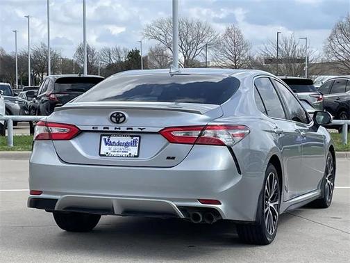 2020 Toyota Camry SE