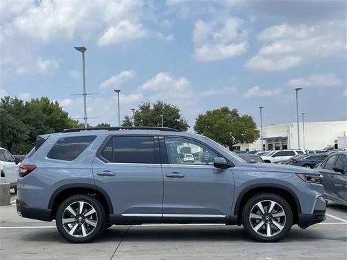 2025 Honda Pilot Touring 8-Passenger