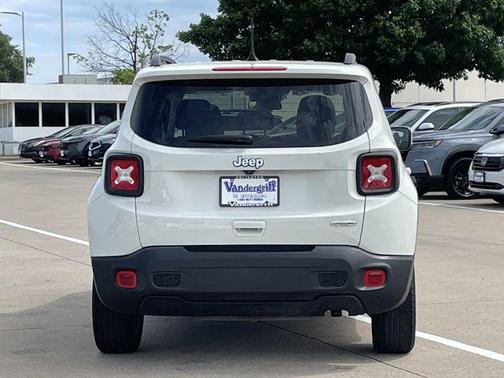 Alpine White Clearcoat 2019 Jeep Renegade Latitude