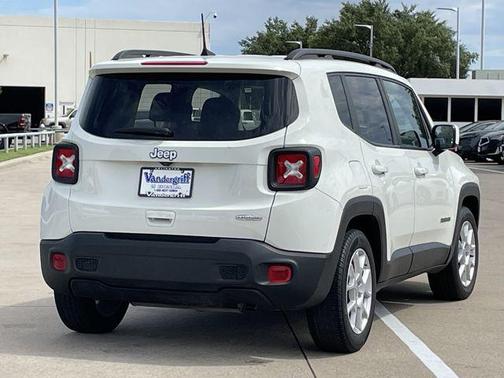 Alpine White Clearcoat 2019 Jeep Renegade Latitude