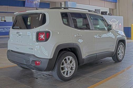 Alpine White Clearcoat 2019 Jeep Renegade Latitude