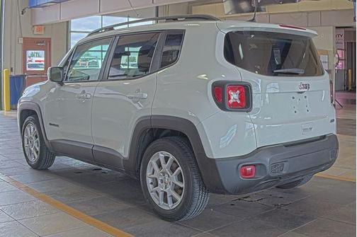 Alpine White Clearcoat 2019 Jeep Renegade Latitude